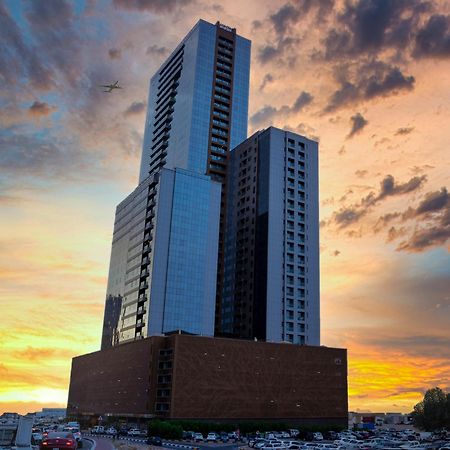 Luxe Grand Hotel Apartments 샤르자 외부 사진 The building at sunset