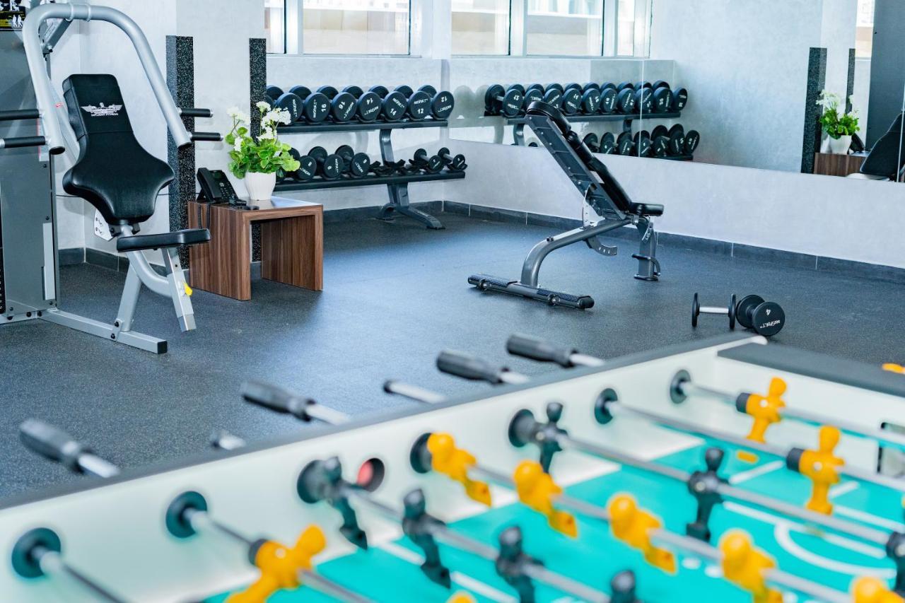 Luxe Grand Hotel Apartments 샤르자 외부 사진 The gym at the hotel