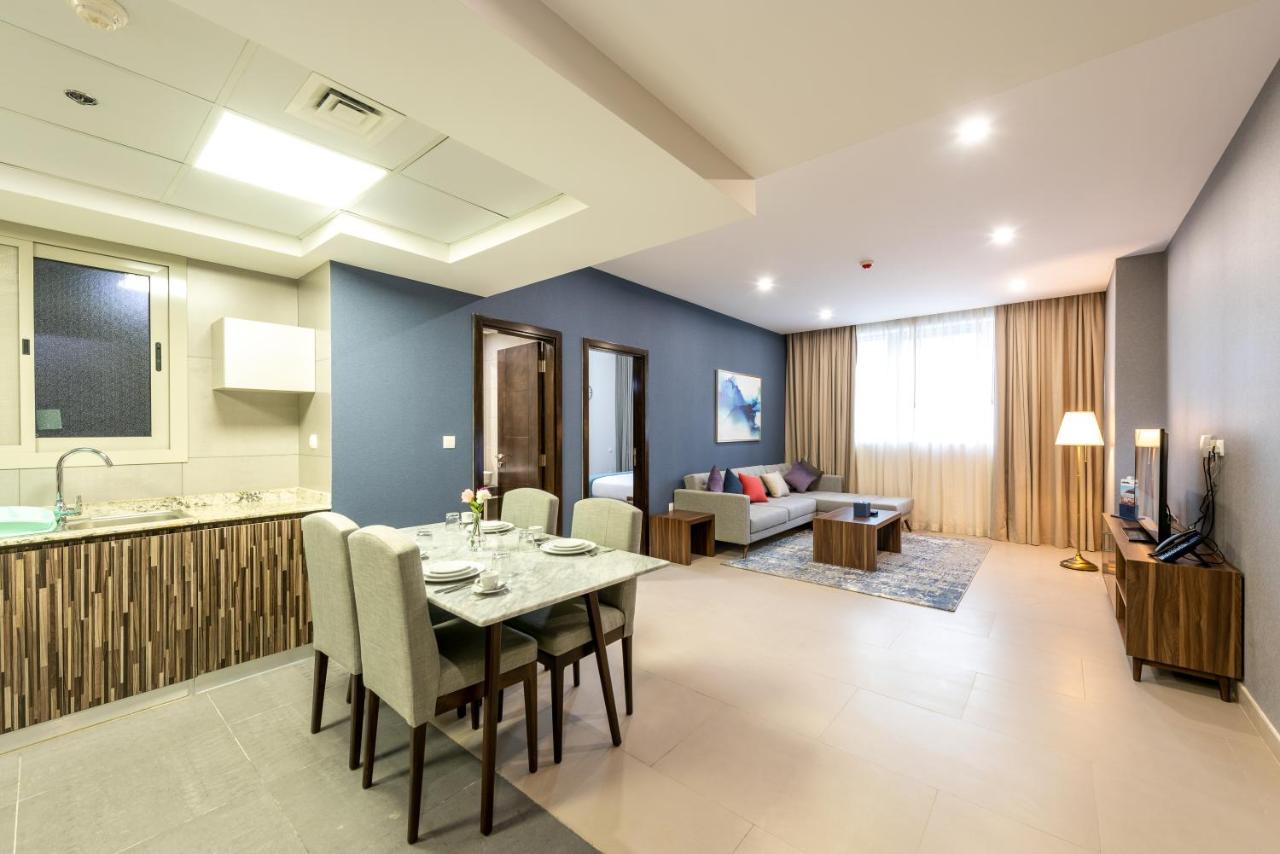 Luxe Grand Hotel Apartments 샤르자 외부 사진 A typical apartment at the complex