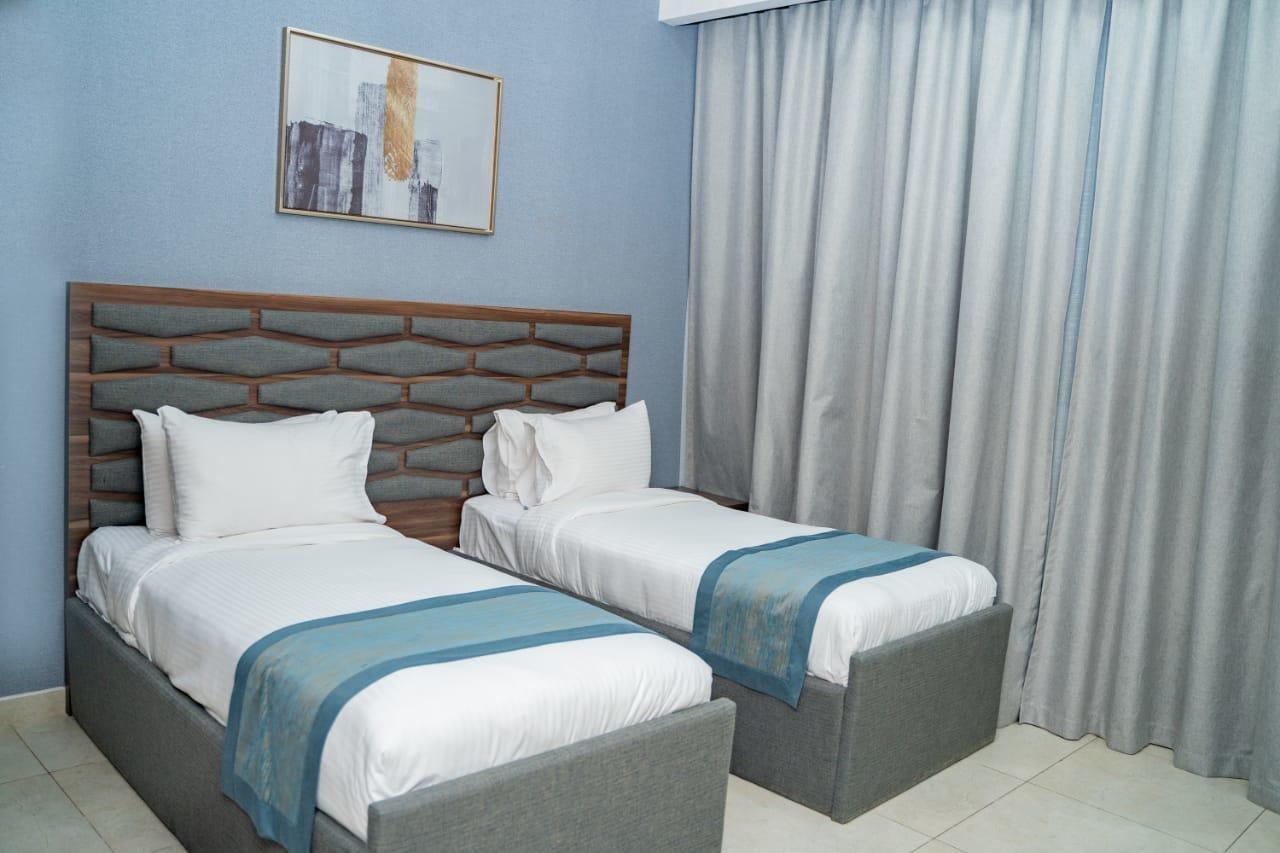 Luxe Grand Hotel Apartments 샤르자 외부 사진 A bedroom at the hotel