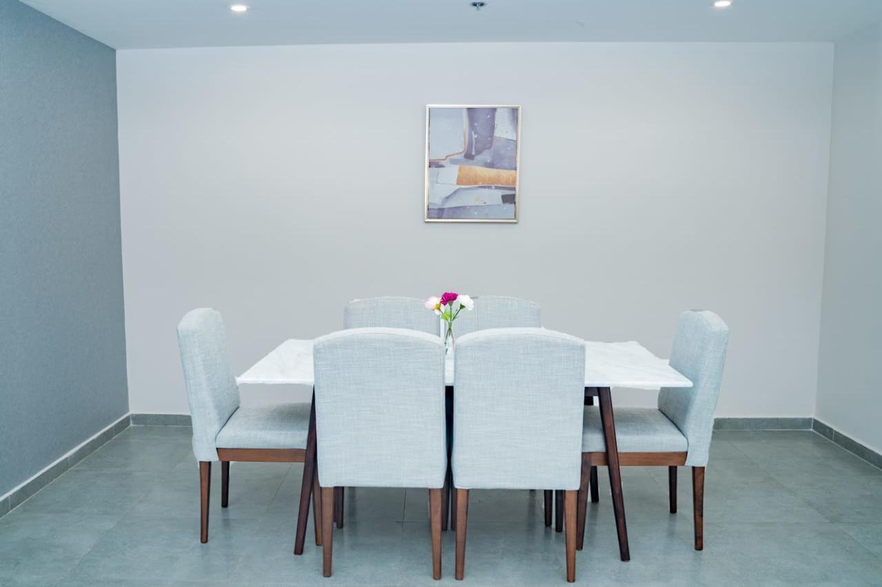 Luxe Grand Hotel Apartments 샤르자 외부 사진 A dining room