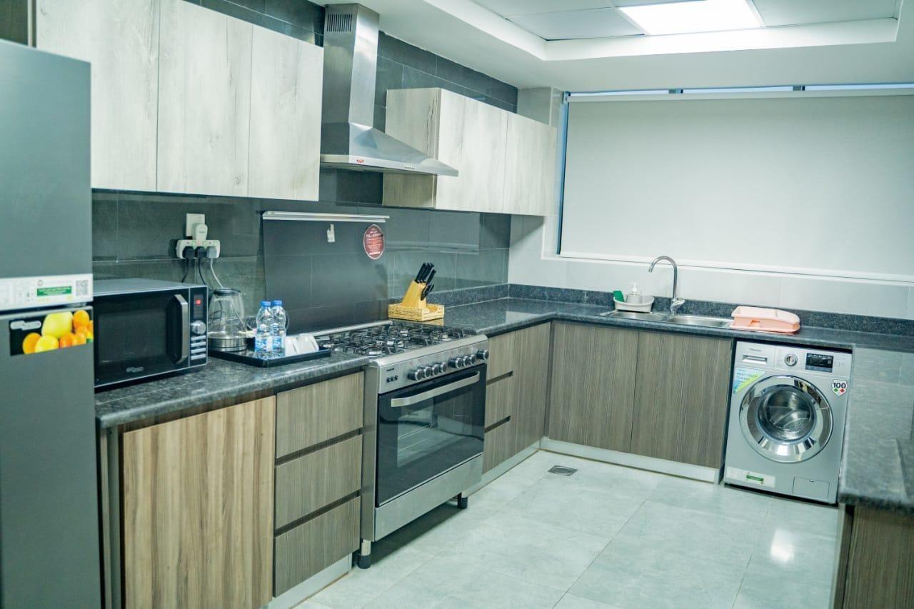 Luxe Grand Hotel Apartments 샤르자 외부 사진 A modern kitchen