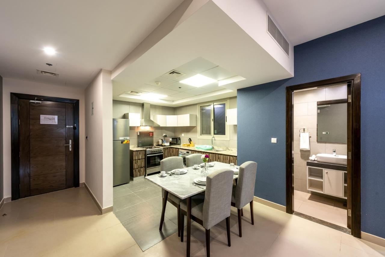 Luxe Grand Hotel Apartments 샤르자 외부 사진 A typical apartment at the complex