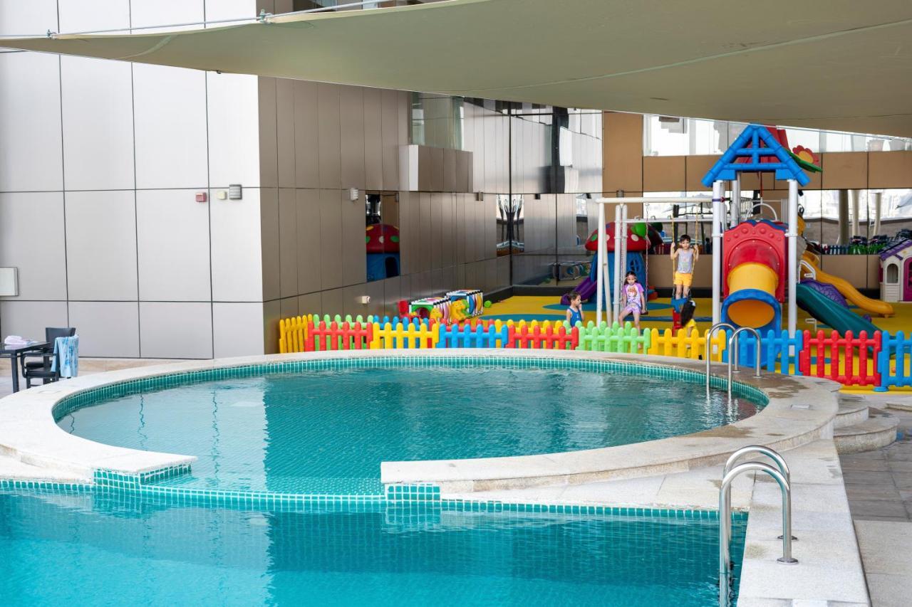 Luxe Grand Hotel Apartments 샤르자 외부 사진 Swimming pool