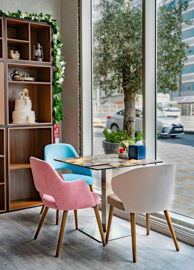 Luxe Grand Hotel Apartments 샤르자 외부 사진 The interior of the restaurant